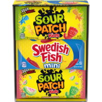 SOUR PATCH KIDS & SWEDISH FISH Soft & Chewy Candy Variety Pack, Halloween Candy, 18 Snack Packs