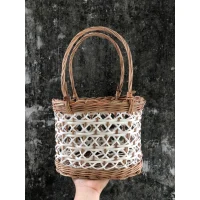 Giỏ mây đan viền trắng