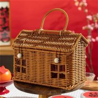 Giỏ Mây Tre Đan Hình Ngôi Nhà Có Nắp Và Quai