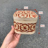 Giỏ Mây Tre Đan Vuông Họa Tiết Đỏ Có Nắp