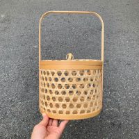Giỏ Mây Tre Đan Tròn Mắt Lưới Có Nắp Và Quai