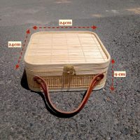 Giỏ Mây Tre Đan Vuông Dạng Hộp Có Nắp Khóa Và Quai Da