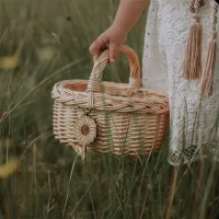 Giỏ Đan Thủ Công Hình Bầu Dục Kèm Phụ Kiện Hoa Hướng Dương