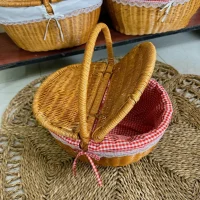Giỏ Mây Tre Đan Pic-nic Nắp Lật Kẻ Caro Đỏ