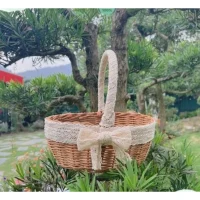 Giỏ Mây Tre Đan Tròn Màu Tự Nhiên Kèm Ren Và Nơ