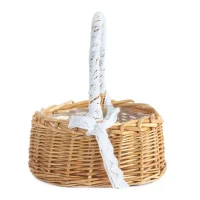 Giỏ Mây Tre Đan Bầu Dục Kèm Ren Trắng Có Quai