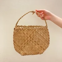 Giỏ mây tre đan hình thúng ngang có quai xoắn